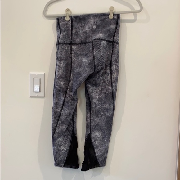Lululemon leggings size 4 - Picture 5 of 5